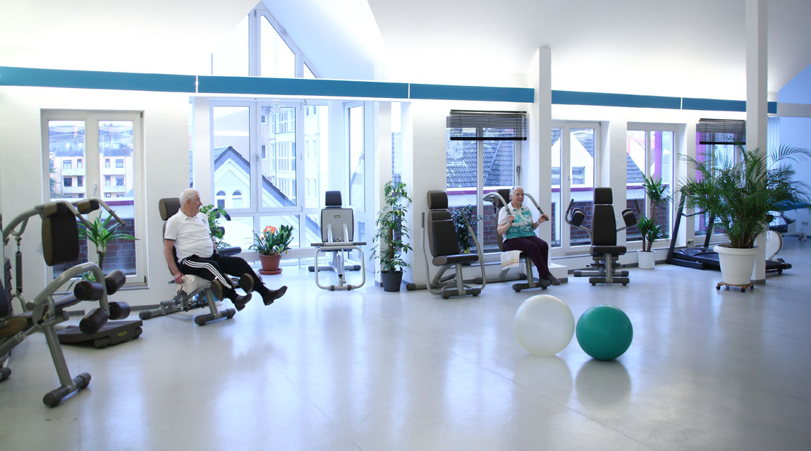 Großer funktioneller Bereich in einer Physiotherapiepraxis